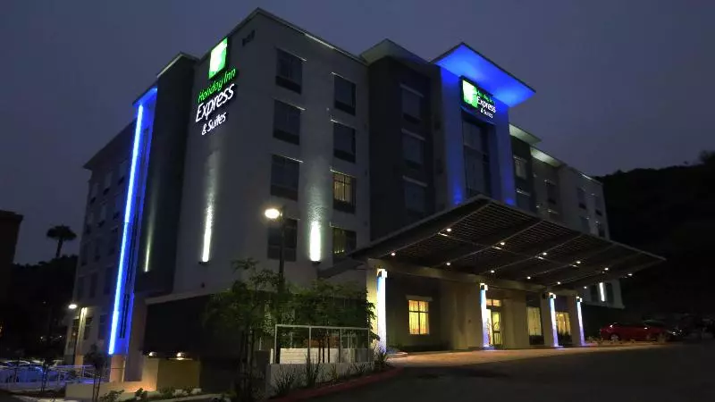 ホテル Holiday Inn Express & Suites San Diego   Mission Valley, An Ihg