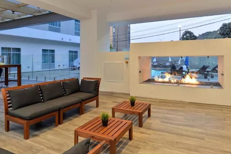 ホテル Holiday Inn Express & Suites San Diego   Mission Valley, An Ihg