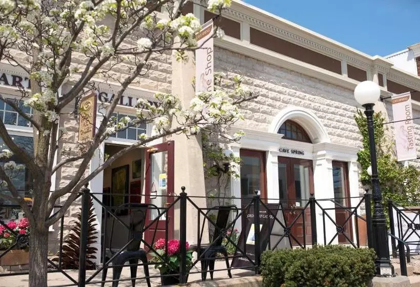 Отель Inn On The Twenty