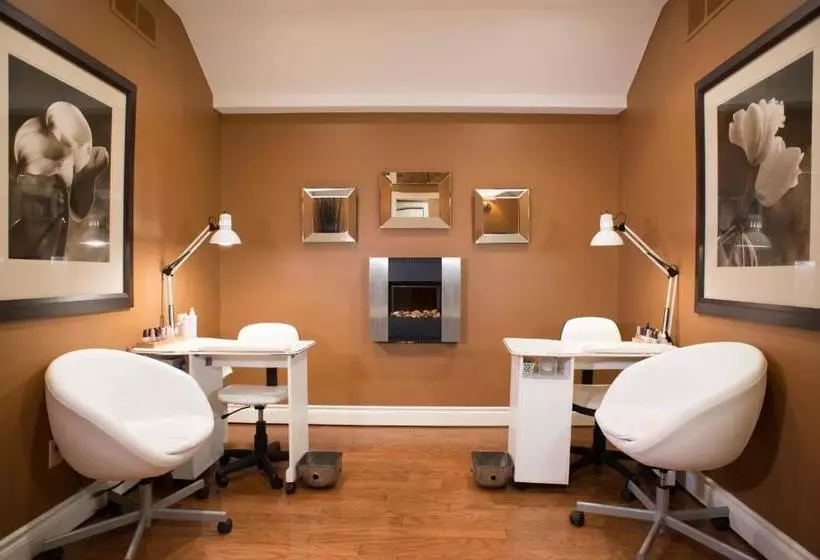 Отель Inn On The Twenty