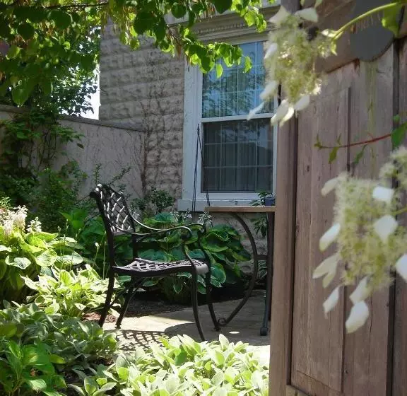 Отель Inn On The Twenty