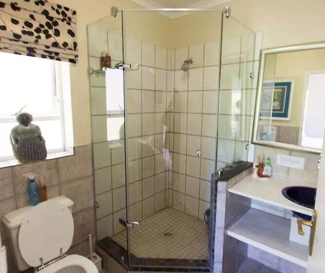 فندق Moonglow Guest House