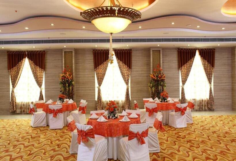 בית מלון כפרי Nidhivan Sarovar Portico Vrindavan