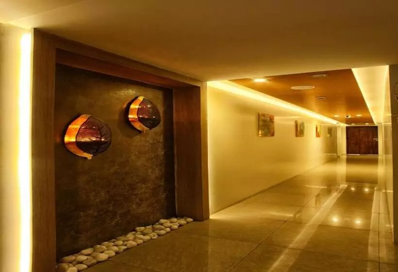 בית מלון כפרי Nidhivan Sarovar Portico Vrindavan