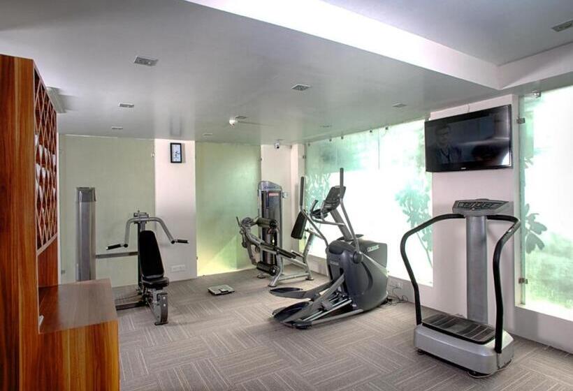 בית מלון כפרי Nidhivan Sarovar Portico Vrindavan