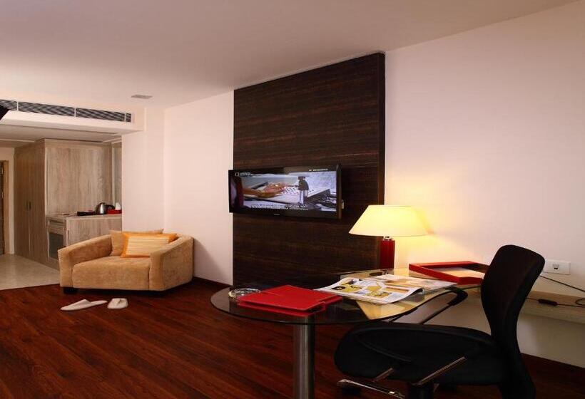 בית מלון כפרי Nidhivan Sarovar Portico Vrindavan