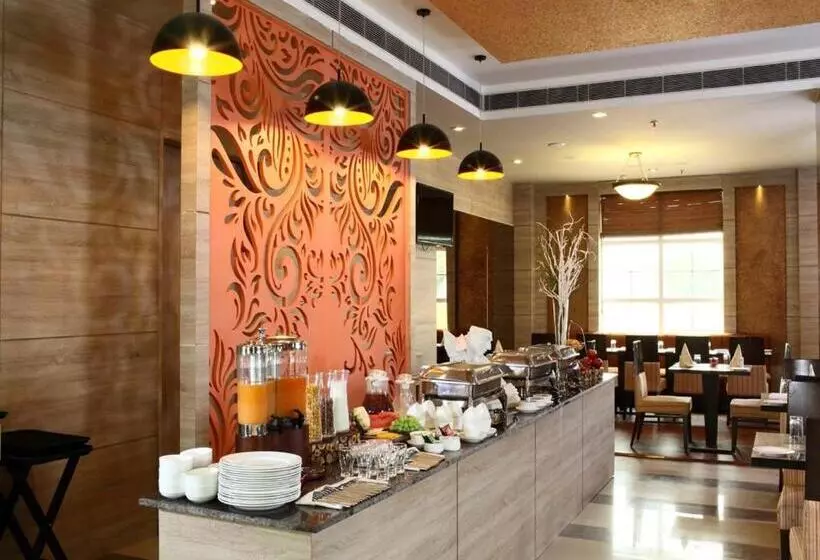 בית מלון כפרי Nidhivan Sarovar Portico Vrindavan