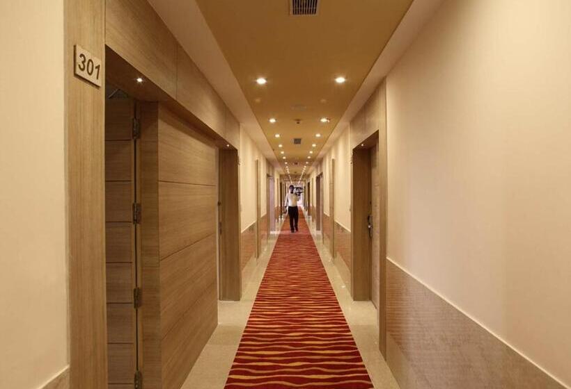 בית מלון כפרי Nidhivan Sarovar Portico Vrindavan