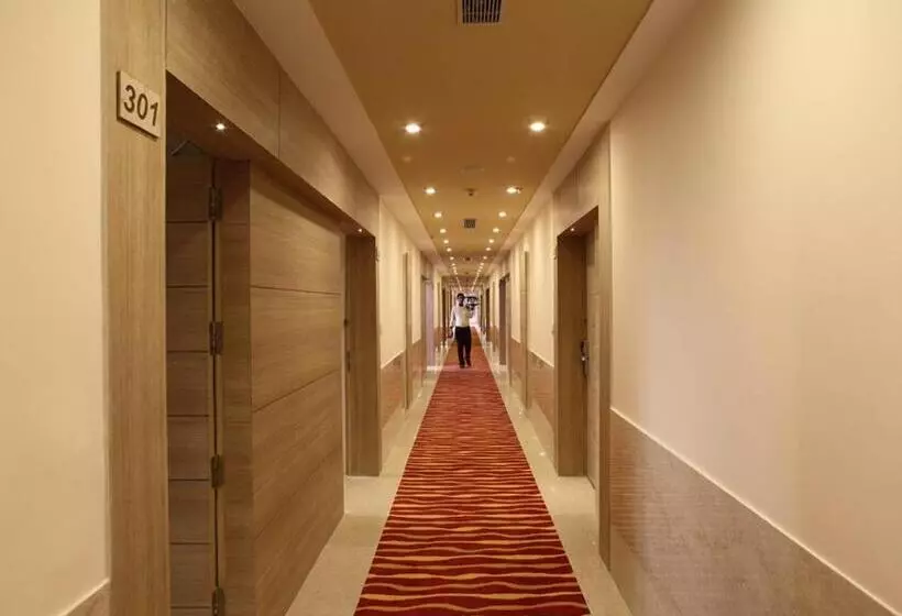 בית מלון כפרי Nidhivan Sarovar Portico Vrindavan