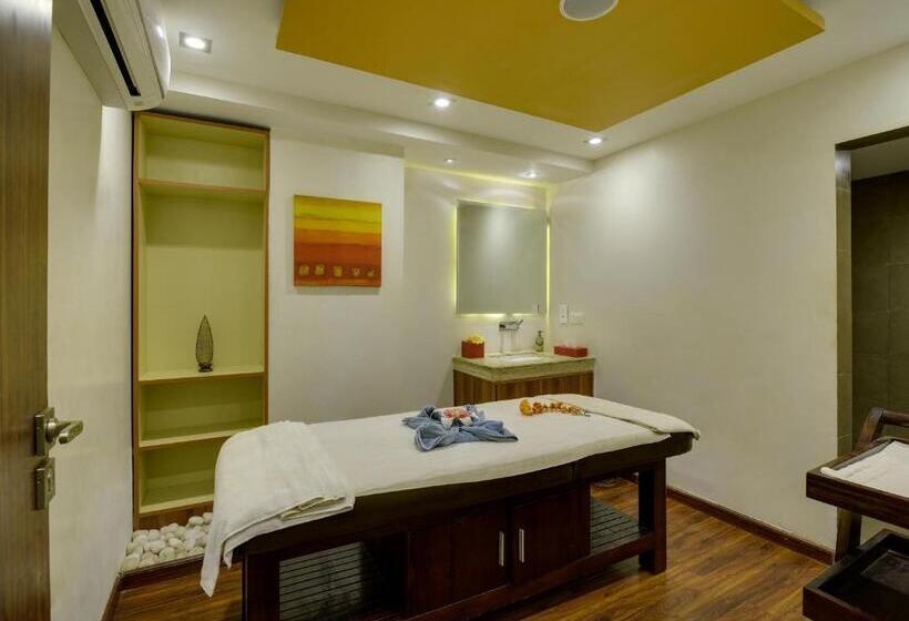 בית מלון כפרי Nidhivan Sarovar Portico Vrindavan