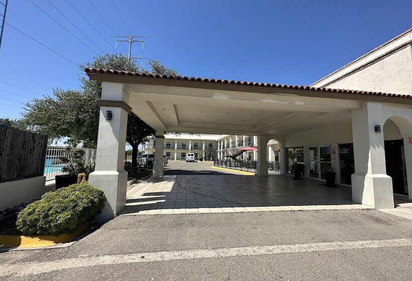 هتل Quinta San Carlos Inn