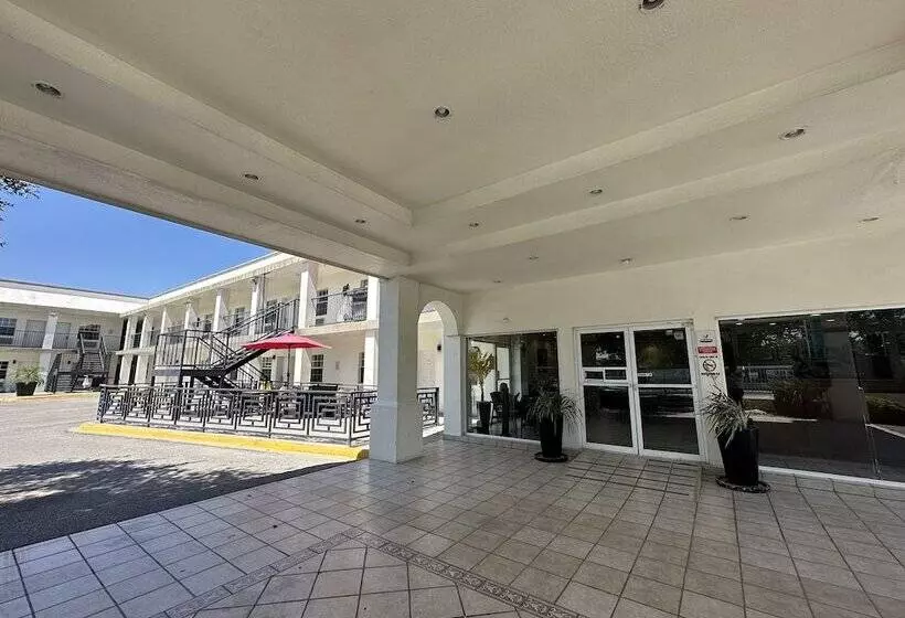 Hotelli Quinta San Carlos Inn