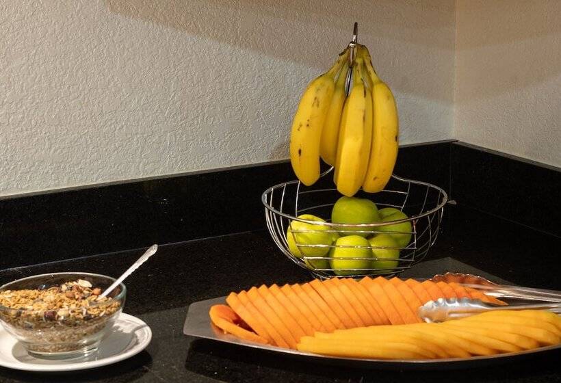 هتل Quinta San Carlos Inn