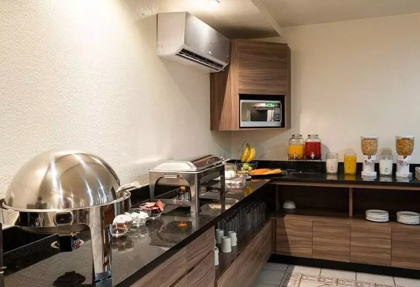 Hotelli Quinta San Carlos Inn