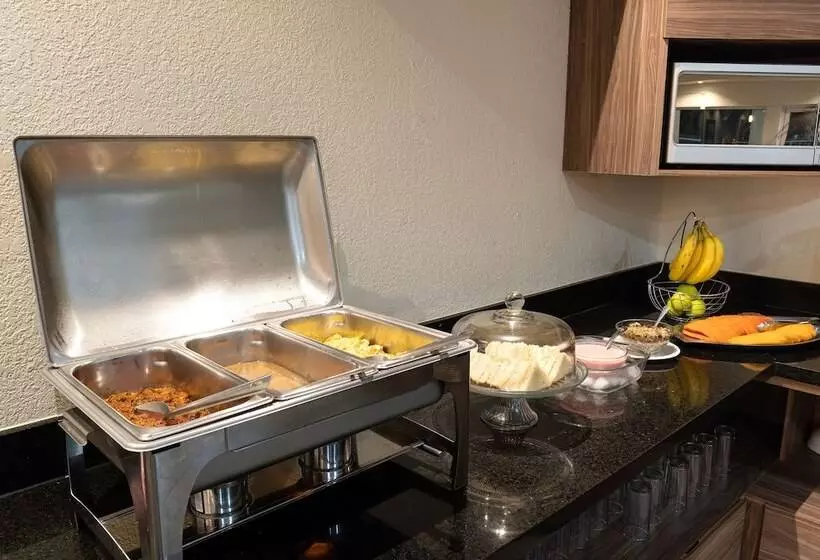 Hotelli Quinta San Carlos Inn