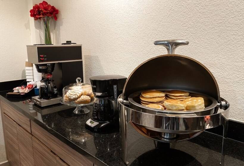 هتل Quinta San Carlos Inn