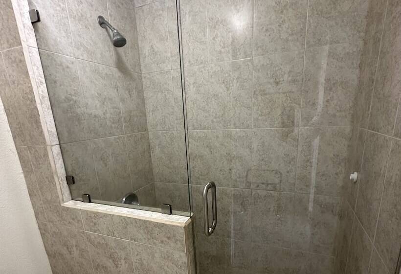 هتل Quinta San Carlos Inn