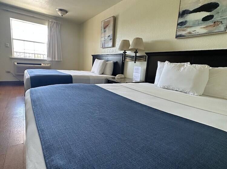 هتل Quinta San Carlos Inn