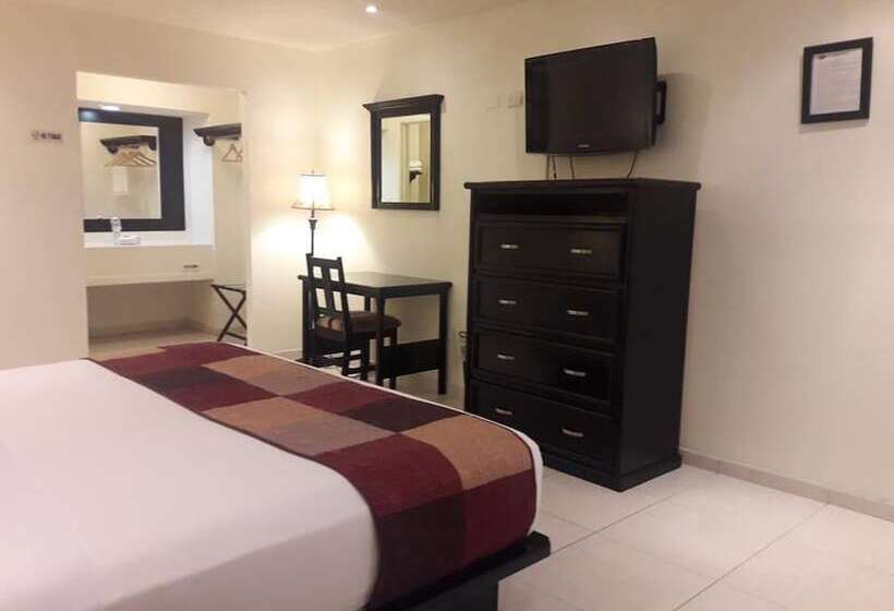 هتل Quinta San Carlos Inn