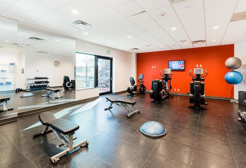 Отель Radisson  Denver Aurora