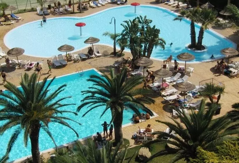 בית מלון כפרי Sporting Club Village