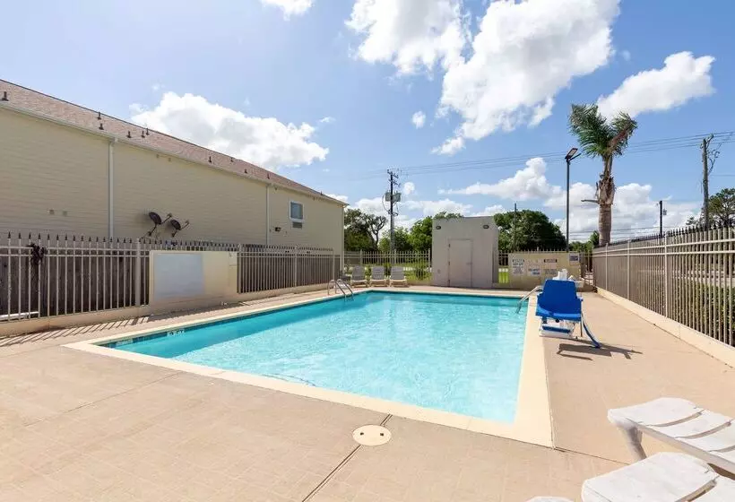 Отель Studio 6 Bay City Tx