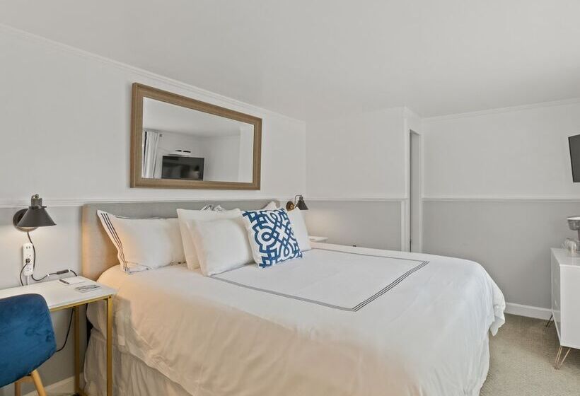 Отель The Seagrove Suites & Guest Rooms