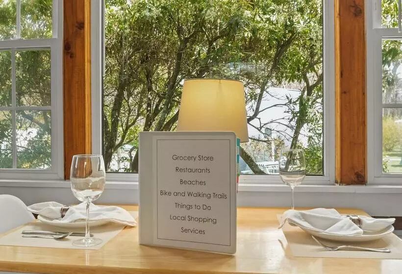 Отель The Seagrove Suites & Guest Rooms