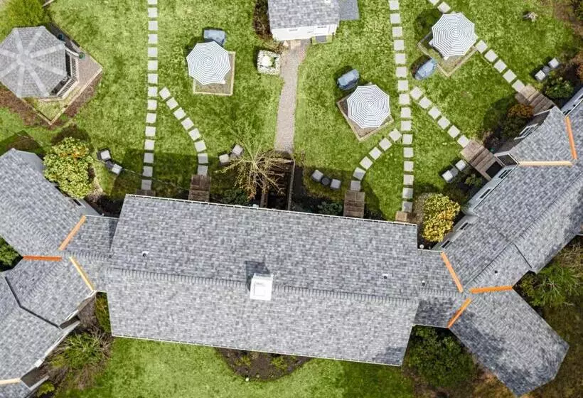 Отель The Seagrove Suites & Guest Rooms