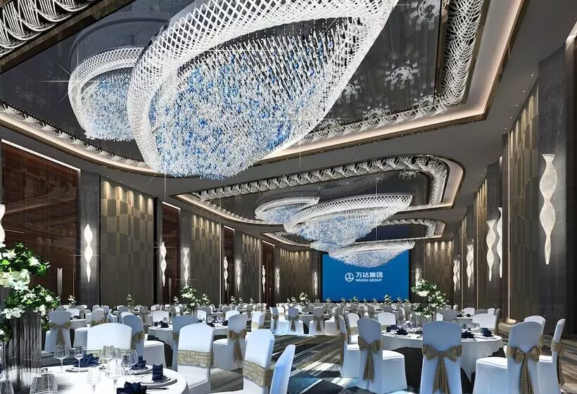 Отель Wanda Realm Changzhou