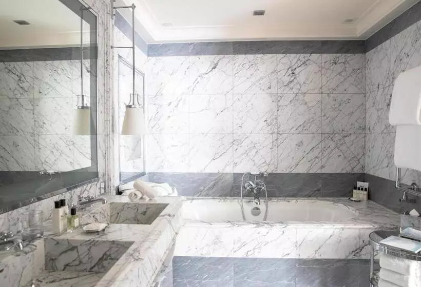 La Réserve Paris Hotel & Spa