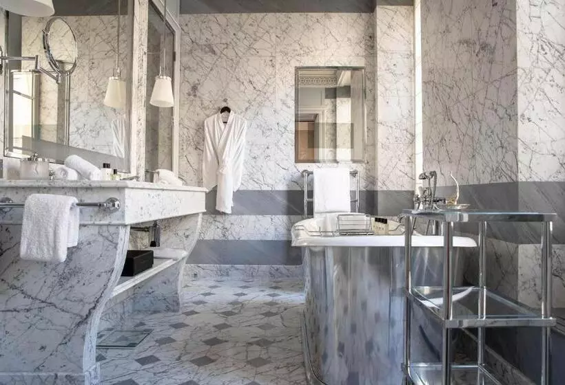 La Réserve Paris Hotel & Spa