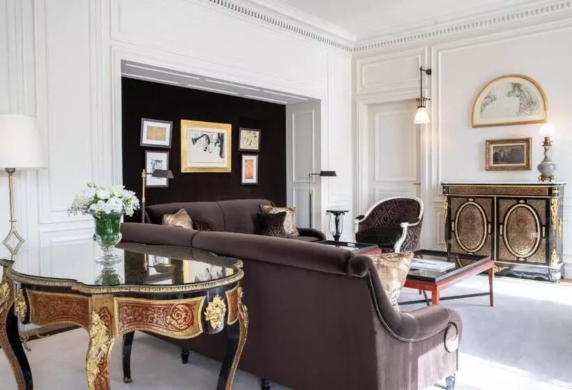 La Réserve Paris Hotel & Spa