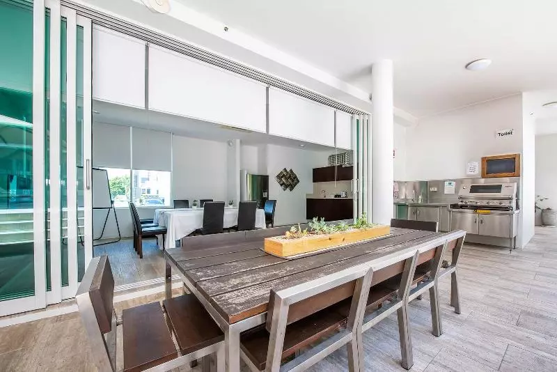 Lanai Riverside Apartments