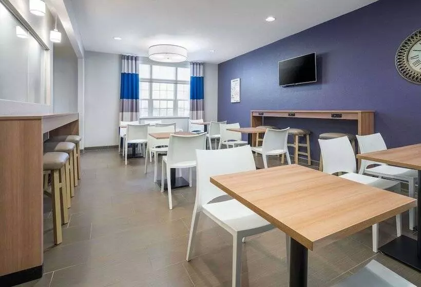 Microtel Inn & Suites By Wyndham Moorhead Fargo Area