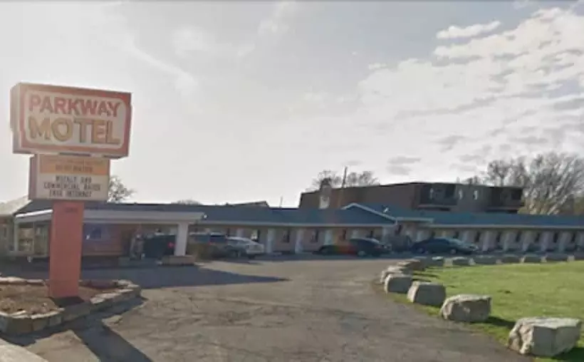Parkway Motel