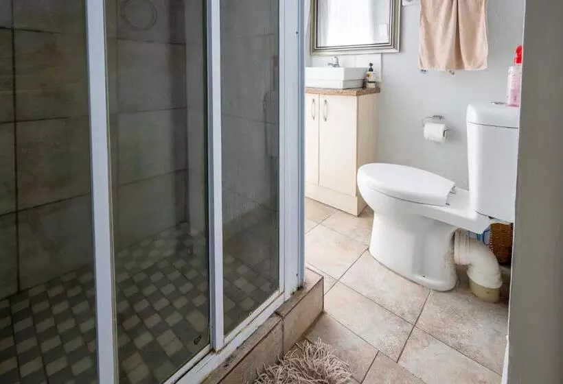 פנסיון Boma Lodge