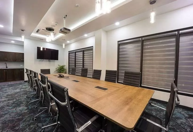 Hotelli Comfort Inn & Suites Tobago