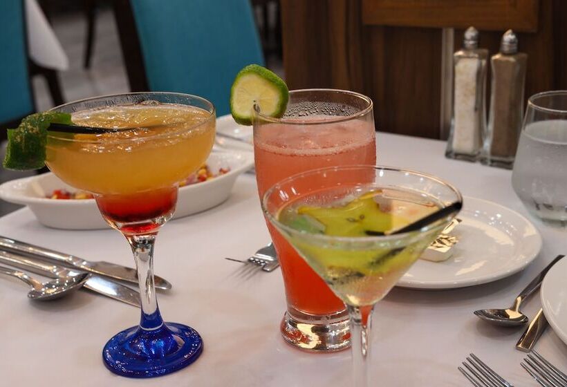 هتل Comfort Inn & Suites Tobago