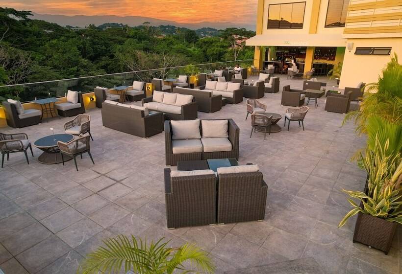 هتل Comfort Inn & Suites Tobago