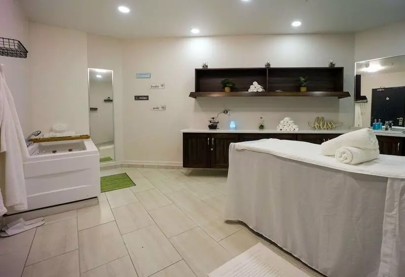 Hotelli Comfort Inn & Suites Tobago