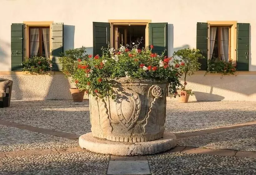 فندق Donna Lucia