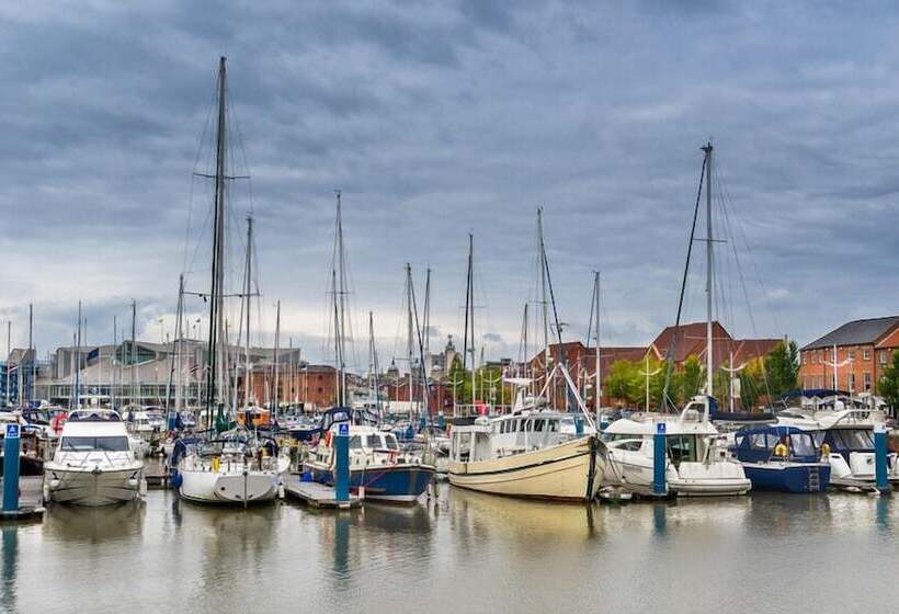 호텔 Kingston Theatre