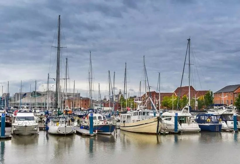 בית מלון כפרי Kingston Theatre