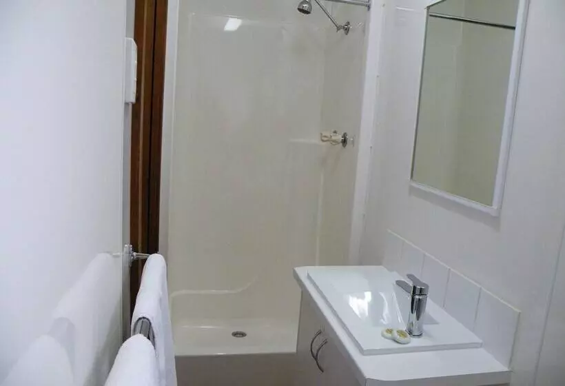 Hotel Lake Hamilton Motor Village And Caravan Park