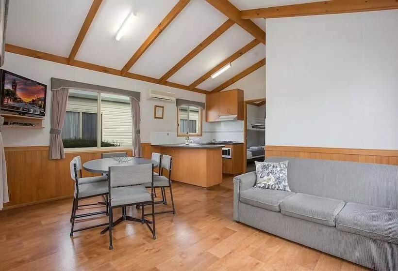 Hotel Lake Hamilton Motor Village And Caravan Park