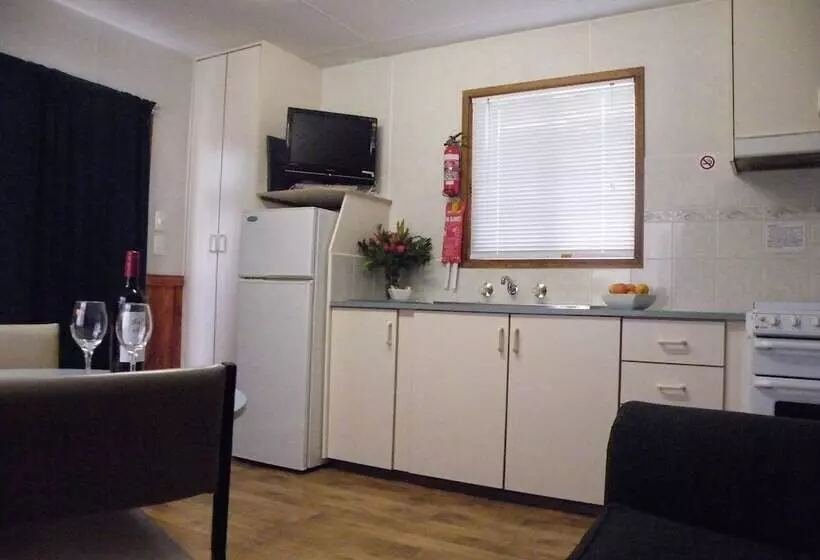 Hotel Lake Hamilton Motor Village And Caravan Park