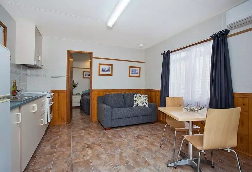 Hotel Lake Hamilton Motor Village And Caravan Park