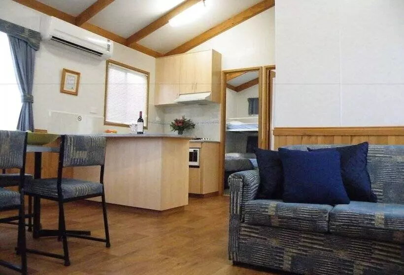 Hotel Lake Hamilton Motor Village And Caravan Park