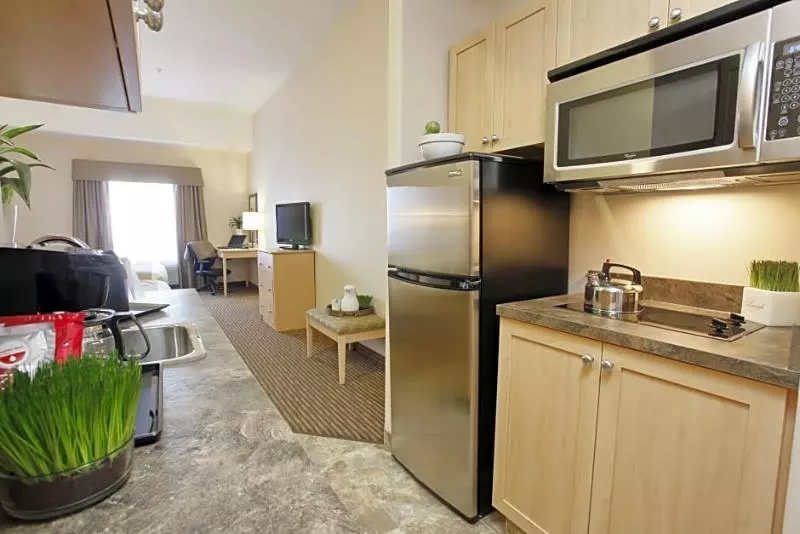 Отель Vegreville Suites